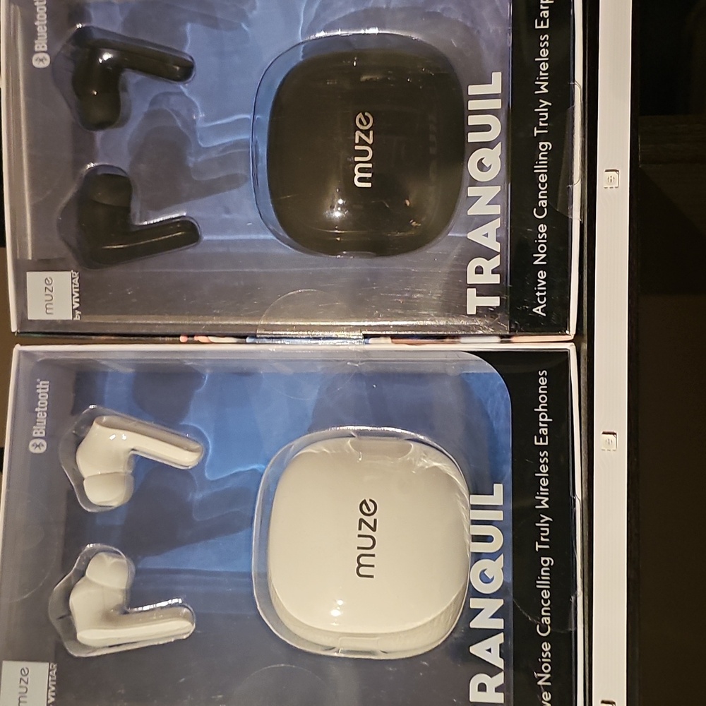 MUZE by Vivitar tranquil wireless earphones (1black and 1white)